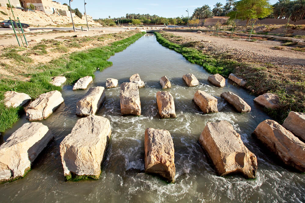 تستخدم طاقة المياه الجاريه في توليد